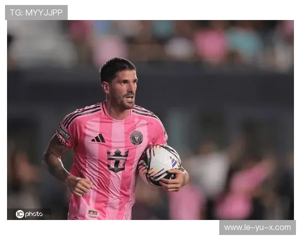 德保罗与梅西完美搭档，球场默契引爆激情